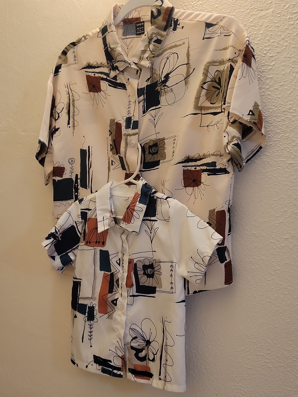 Mommy And Me SHEIN Cream Button-Up Top with Rust & Teal Floral Print